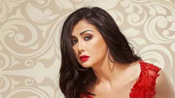 «رحلة مع حبيبي».. غادة عبدالرازق تثير الجدل بصور جديدة داخل طائرة | شاهد