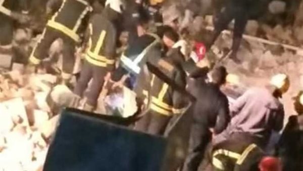 مصرع أحد المارة تحت الأنقاض..مفاجأة في انهيار عقار غيط العنب بالإسكندرية | شاهد