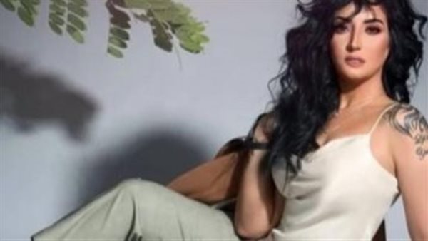  بيبصو على جسمي وشكلي بس.. من هي المطربة صاحبة أزمة الفيديو المسيء لفنانات مصر ؟ | شاهد