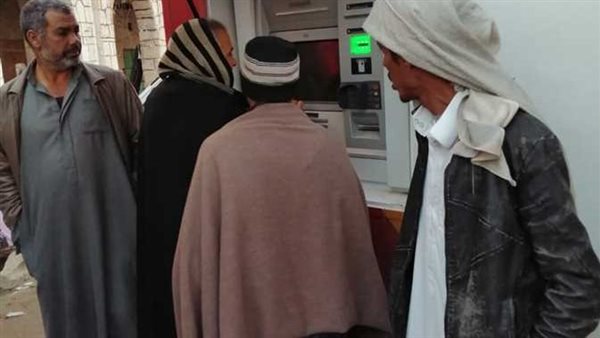 اوعى ترمي الإيصال..تحذير عاجل من 6 أخطاء أثناء السحب من ماكينات الصرف الآلي