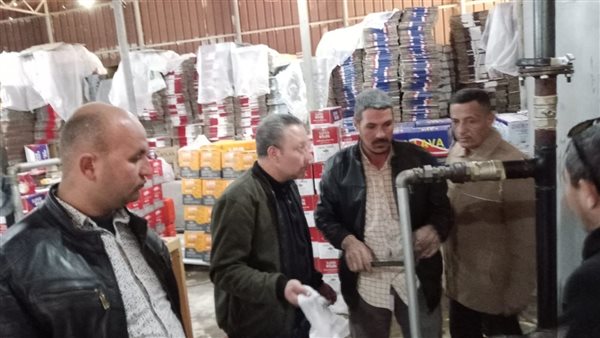 مجلس مدينة الصف يضبط مصنع زيوت سيارات مغشوشة يستخدم أسماء علامات تجارية ومصادرة 19500 لتر قبل ترويجها