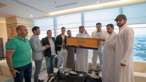 سيف سيدنا أبو لهب.. حمو بيكا يوضح حقيقة تصريحه عن هدية من السعودية 