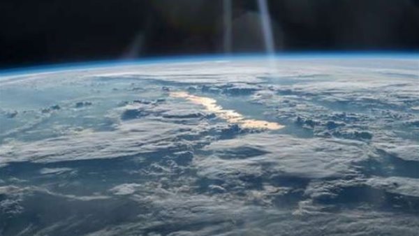 ماذا يحدث بالقارة القطبية؟.. اكتشاف ظاهرة خطيرة تؤثر على الغلاف الجوي | فيديو 