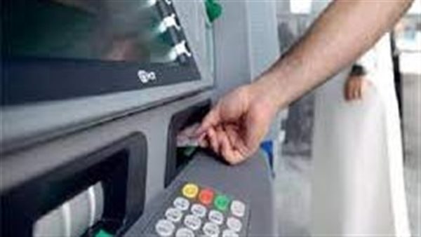 احذر خدعة اللصوص..5 أخطاء تعرضك للسرقة أثناء السحب أو الاستعلام عبر ماكينات الصرف الألي