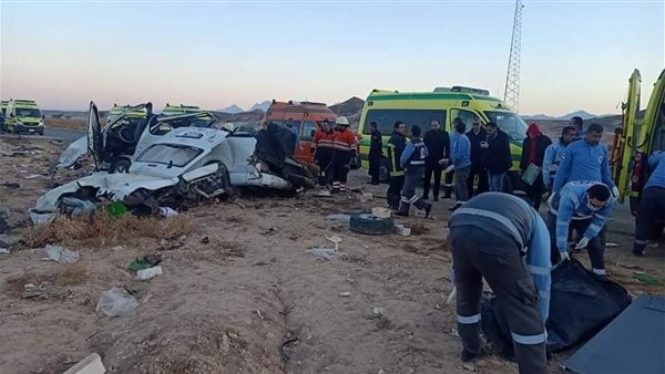 وجع القلوب.. أب يفقد زوجته وأبناءه الثلاثة في حادث طريق طور سيناء 