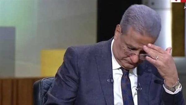 تصرف مفاجئ مع موقف صعب.. مساعد وزير الداخلية الأسبق يتلقى نبأ وفاة شقيقه على الهواء | فيديو