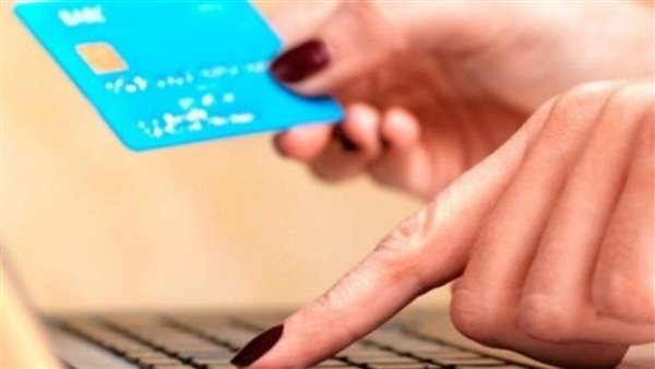 تجمع معلومات عن ضحاياها وتبتزهم..احذر من «علياء» على فيس بوك | فيديو 