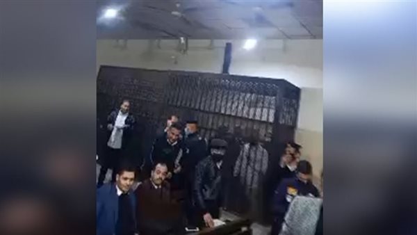 انهيار والدة وزوجة الضحية.. رد فعل المتهم بقتل صديقه مهندس طلخا بعد إحالة أوراقه للمفتي | شاهد