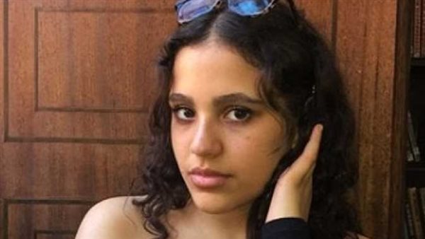 إشارة مسيئة.. هجوم ناري على ابنة عمرو دياب | شاهد