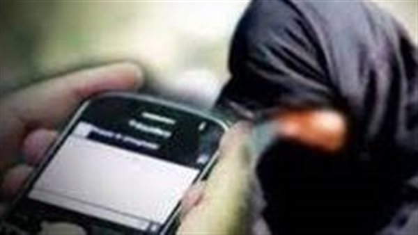 تفاصيل مثيرة..خطف متهم حصل على صور ربة منزل من هاتفها وابتز أسرتها