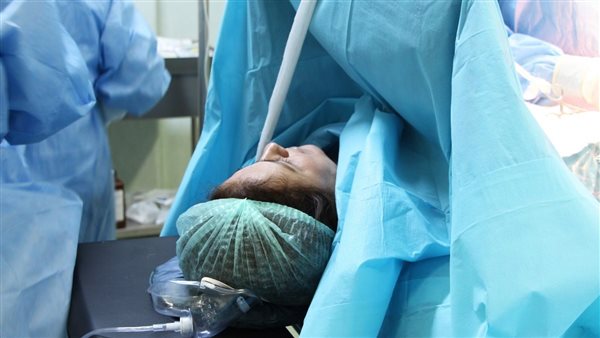  فيديو يوثق العملية..مشهد مؤثر لسيدة تغني لفيروز أثناء الولادة رغم حالتها الحرجة | شاهد