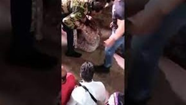  بسبب رفضها طلبه..معجب يهاجم الراقصة الروسية جوهرة على المسرح ويسحبها من شعرها | فيديو