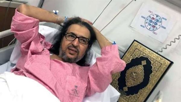 ابنه يطلب الدعاء له.. فنان شهير يتوقف قلبه 8 مرات ويعود إلى الحياة بمعجزة