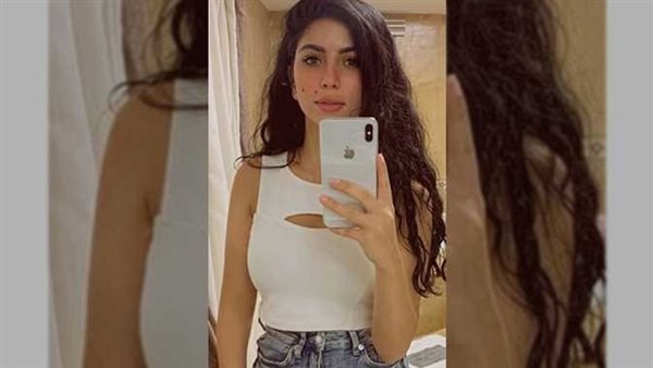 قالي تعالي وراي.. لحظة التحرش بـ كارولين عزمي في الشارع | فيديو