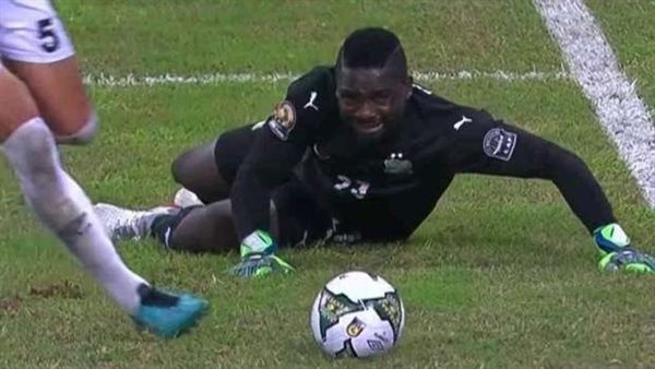 وفاة وإصابة وخطأ..3 مصائب تضرب حارس كوت ديفوار الباكي في 24 ساعة