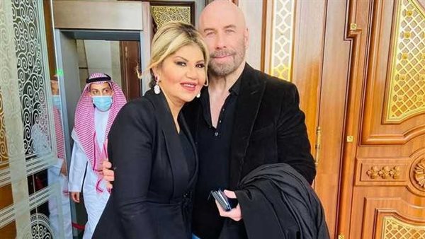  «أظن الرسالة وصلت»..تعليق مفاجئ من بوسي شلبي عن چون تراڤولتا بعد تغزلها فيه | فيديو