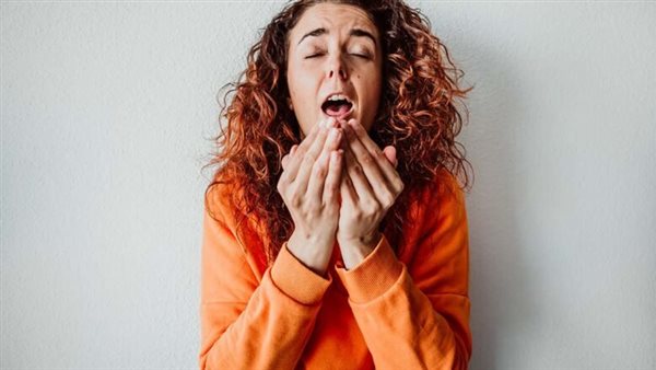 احذر..هذا ما يحدث للجسم عند منع العطس بقرص الأنف