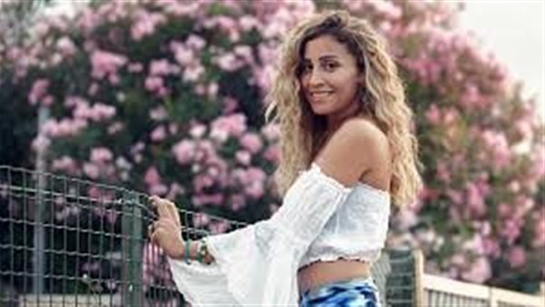 جسم ممشوق..دينا الشربيني بفستان يشبه إطلالة كيم كارداشيان في السعودية | فيديو