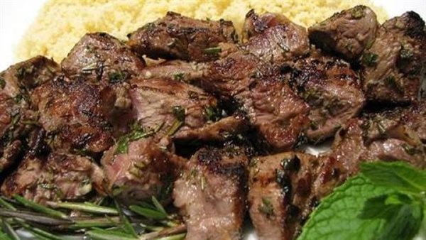 تسبب أضرارا خطيرة للجسم..تحذير عاجل من تسوية اللحوم بهذه الطريقة