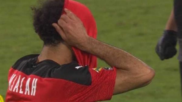 بعد خسارة لقب أمم أفريقيا.. لحظة بكاء محمد صلاح بعد الهزيمة من السنغال | شاهد