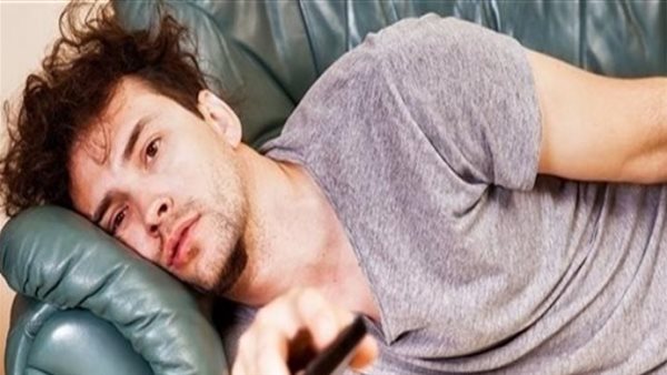 طبيب يكشف..مخاطر صحية صادمة بسبب الجلوس في المنزل لفترة طويلة