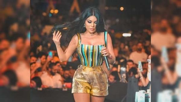 مصرية وشبهها في الملامح..والدة هيفاء وهبي تثير الجدل على «فيس بوك» | فيديو