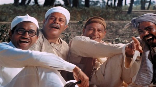 شيلوا الجامع.. طلبات خيالية لا تصدق من يوسف شاهين في كواليس فيلم الأرض وهذا رد فعل حمدي أحمد | شاهد