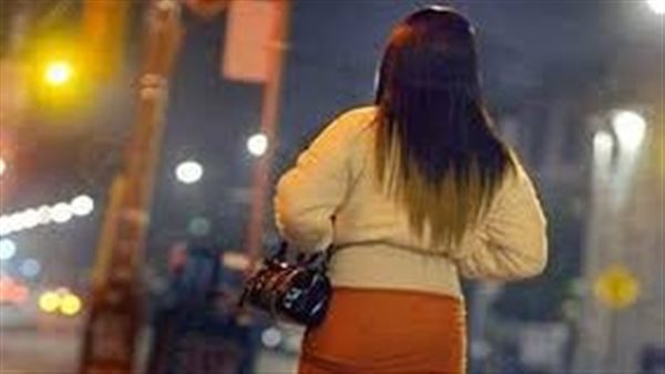 استدرجته لممارسة الرذيلة.. تفاصيل الحكم بسجن سيدة متهمة بهتك عرض صاحب كافيه وتصويره عاريا بالغردقة