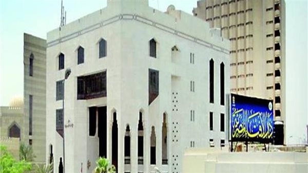 الإفتاء تجيب..هل يجوز للشخص السفر والخلوة مع زوجة أبيه؟