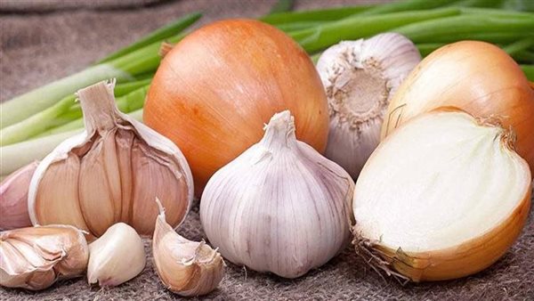 حسام موافي يجيب.. لماذا نهى النبي عن تناول البصل والثوم يوم الجمعة؟| فيديو