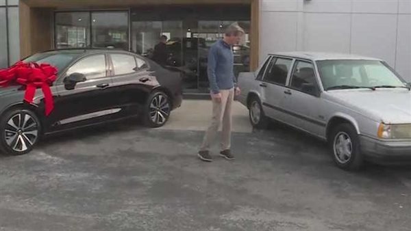 سيفاجئك السبب.. رجل يحصل على سيارة هدية لمدة عامين من شركة فولفو