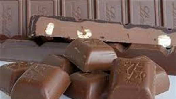 هتخاف تاكلها.. طبيب شهير يكشف كارثة عن مصانع الشوكولاتة | فيديو