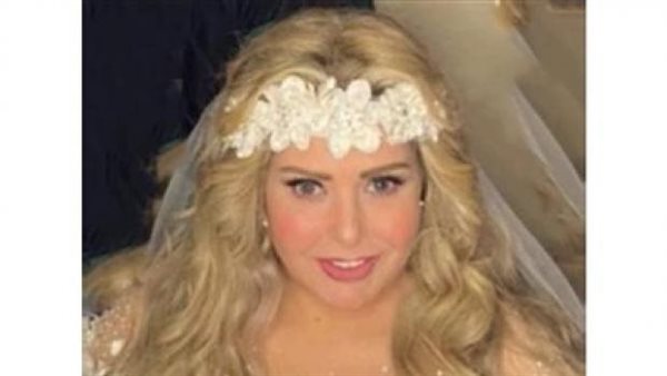 تخاصمني حبة وتصالحني حبة..صابرين تغني بالكاجوال في شوارع دبي | فيديو