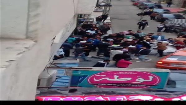 ألفاظ خارجة وعلقة ساخنة.. لقطات مثيرة لتلقي عروس بالإسماعيلية لضرب مبرح من عريسها | فيديو