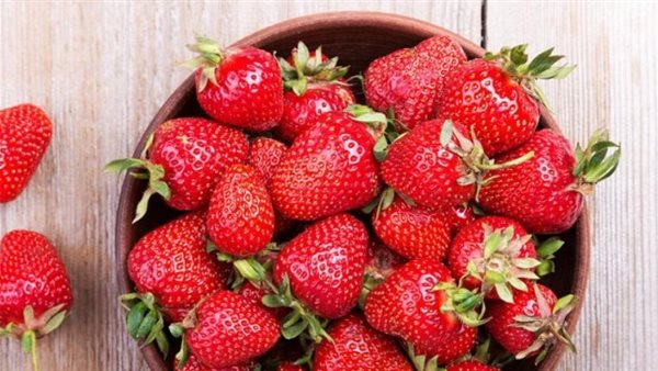 رغم فوائدها.. تحذير عاجل من تناول الفراولة في 3 حالات