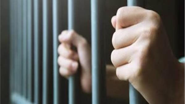 دفاعا عن شرفه.. تفاصيل مثيرة في حبس المتهم بقتل زوجته وابن عمه على ذمة التحقيقات بقنا 