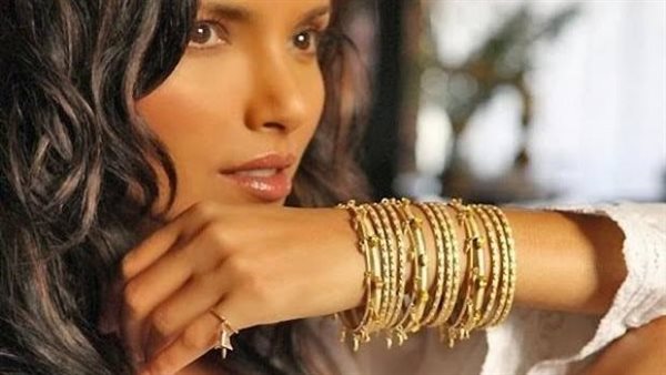 مبروك عطية يهدم المعتقد الشائع..من يدفع زكاة الذهب الزوج ولا الزوجة ؟ | فيديو