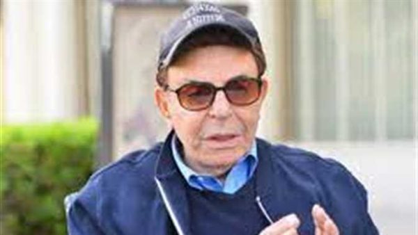 15 دكتور بيعالجوه.. آخر تطورات الحالة الصحية للفنان سمير صبري