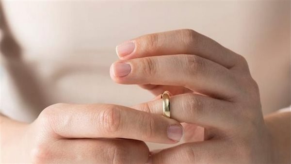  اتهمني بالزنا علشان يرتبط بصديقته.. سيدة تقيم دعوى طلاق بعد 11 سنة زواج