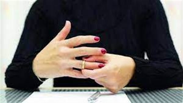 بيغير عليا من الكلب بتاعي..زوجة تقيم دعوي طلاق من زوجها لأسباب غريبة