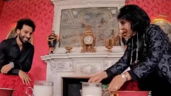 لب وترمس.. رد فعل غير متوقع من محمد صلاح على زيارة إسعاد يونس