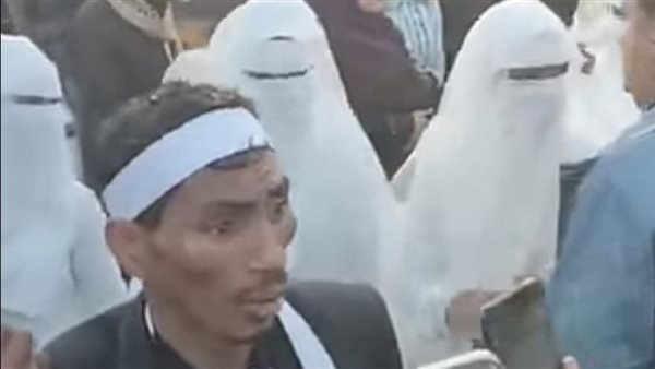 تفاصيل مثيرة جديدة تكشف حقيقة زواج شاروخان قنا من 4 فتيات