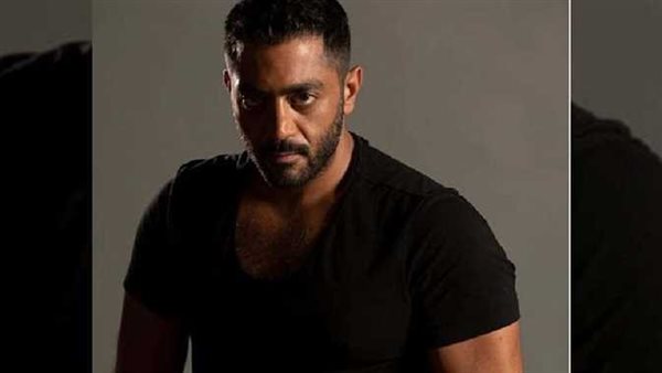 طالبه بالعمل إمام مسجد.. رد مفاجئ من أحمد فلوكس على أحد متابعيه | فيديو