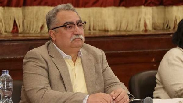 كذبت وافتريت.. هجوم ناري من وكيل الأزهر السابق على إبراهيم عيسى بسبب إساءته لنساء الصعيد