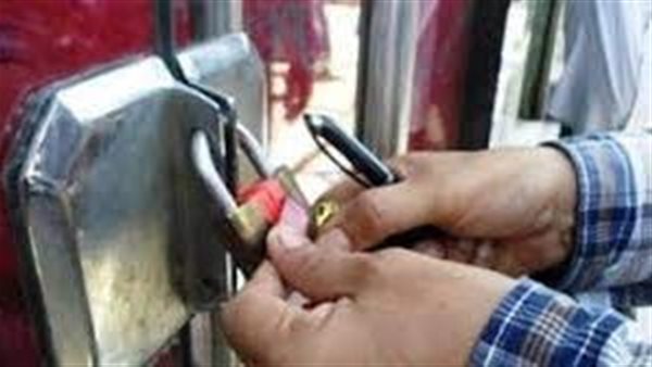 غير صالح للاستهلاك الادمي..غلق وتشميع مطعم مشويات شهير بهضبة الأهرام | فيديو