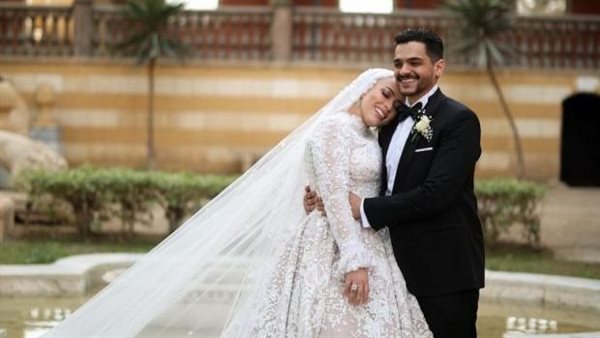 خلت الدموع تنزل..لحظات مؤثرة في حفل زفاف حفيدة عبدالرحمن أبو زهرة | فيديو