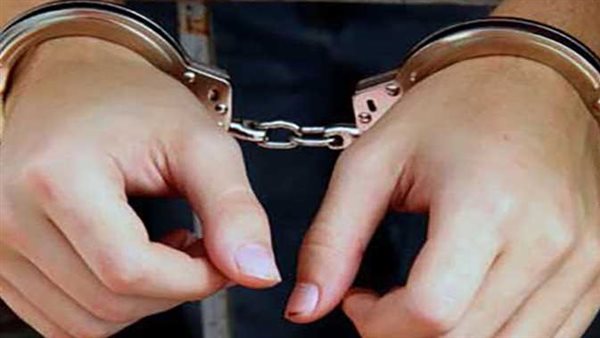 علاقة عاطفية السبب.. السجن 15 سنة لـ3 متهمين قتلوا عاملا وأصابوا والده بالإسكندرية