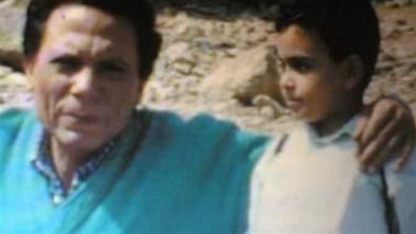 ظهر مع عادل إمام.. من هو كريم الحسيني الذي تحول من فنان إلى بائع قهوة؟ | شاهد