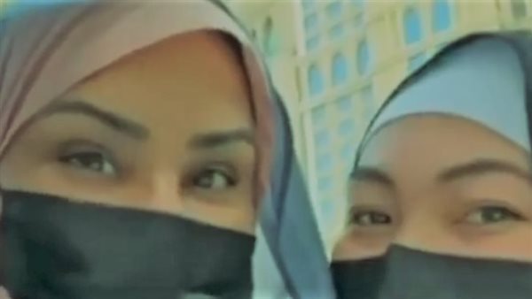 من كريس إلى نور.. قصة اعتناق مدبرة منزل أحلام الإسلام | فيديو