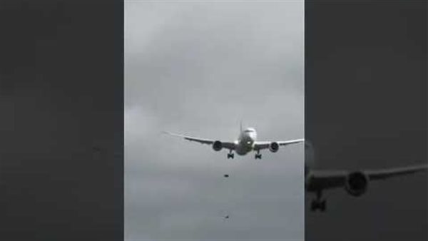 لن تصدق ما فعله في دقيقة ونصف.. طيار مصري يبهر الإنجليز بهبوط احترافي وسط عاصفة ضربت مطار لندن | شاهد